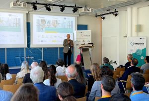 Mehr als hundert Studierende und Forschende nehmen an der Ulysseus Summer School und dem Compass Researchers Workshop zum Thema Lebensmittel, Biotechnologie und Kreislaufwirtschaft in Innsbruck, Österreich, teil.